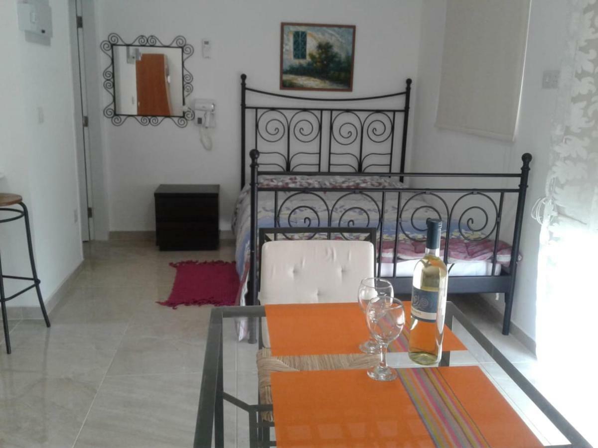 Stelia'S Seagate Studio Apt. Larnaka Exterior foto